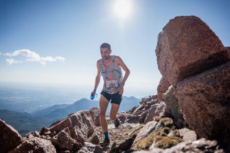 Nienke Brinkman y Rémi Bonnet se llevan un Pikes Peak que mantiene sus récords