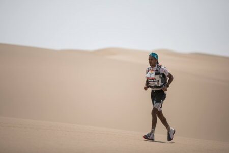 Rachid El Morabity busca el pleno en la Oman Desert Marathon
