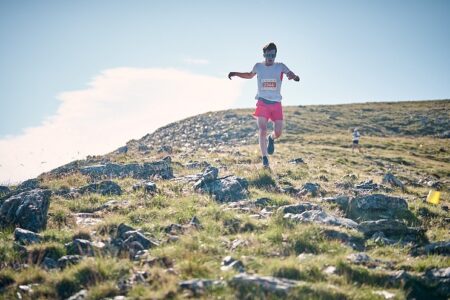 Natalia González y Jordi Alís vencen con solvencia en la Skyrace Comapedrosa