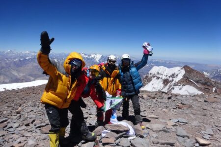Tierra de Aventuras 11 de febrero de 2024. El aconcagua de Montañeras Adebán.